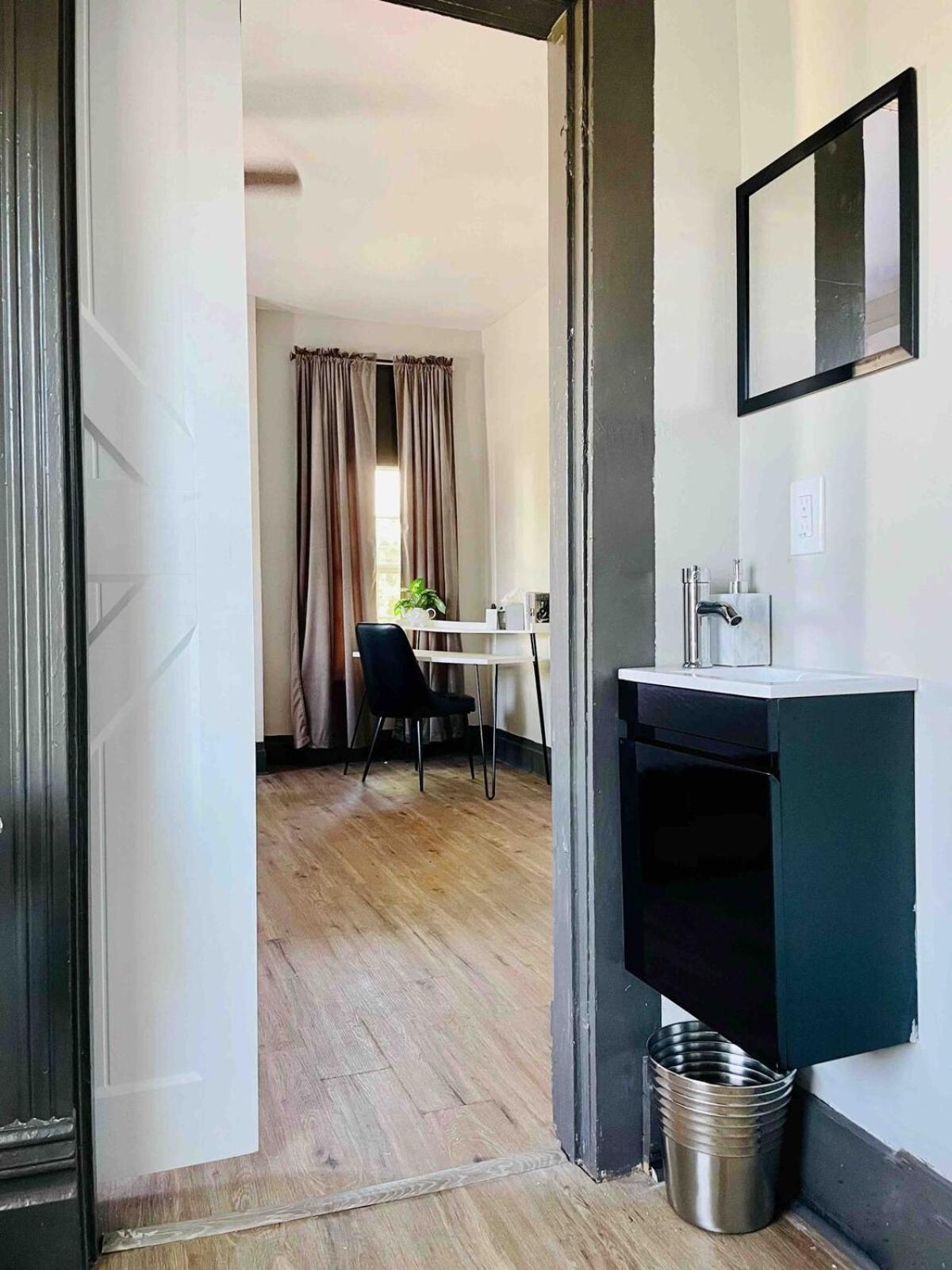 Indiana Apartment